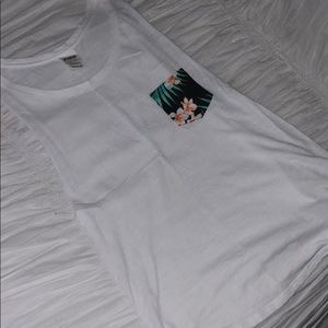 white PINK tank 🌿🌺